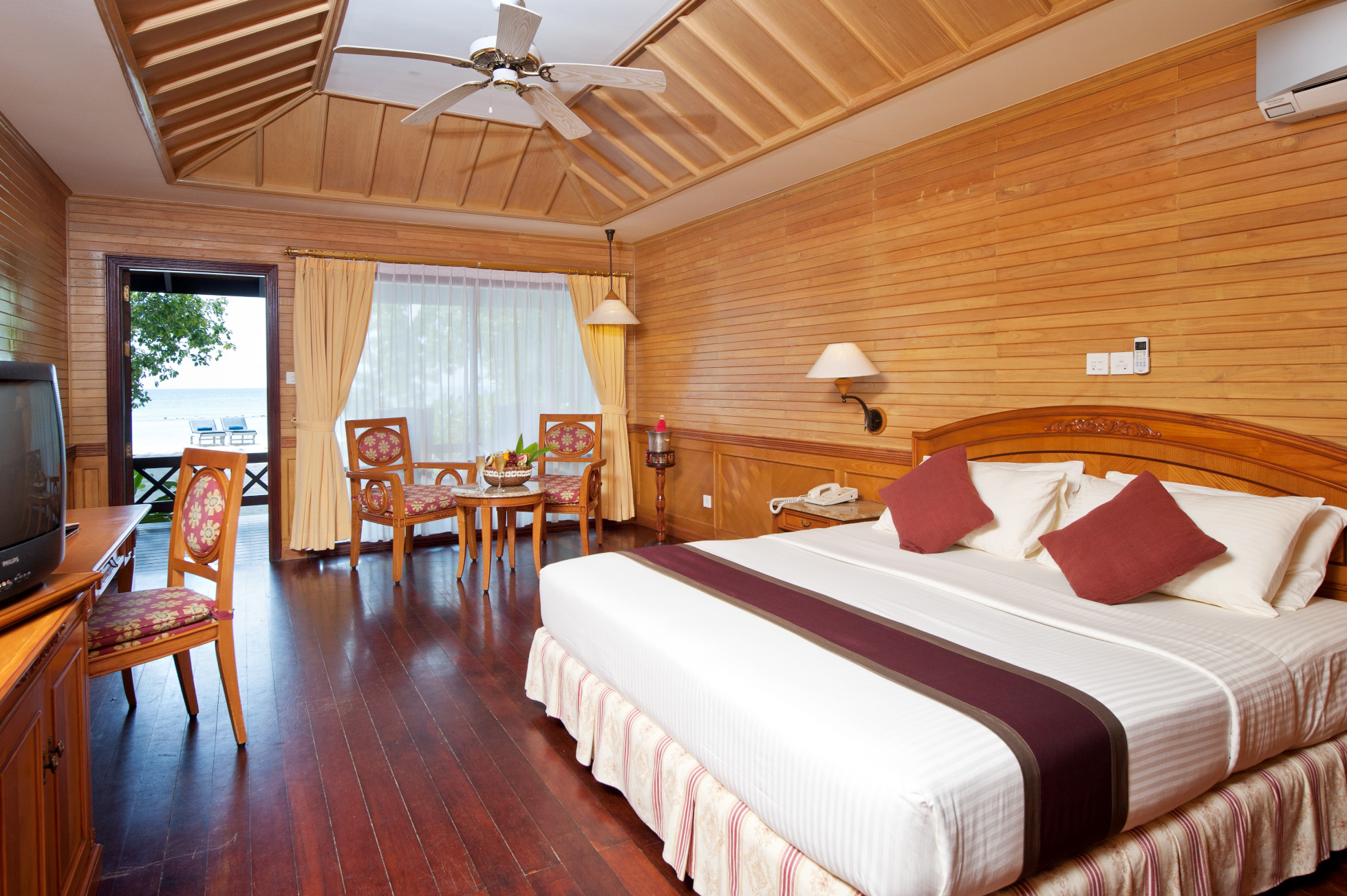 Royal Island Resort & Spa 9