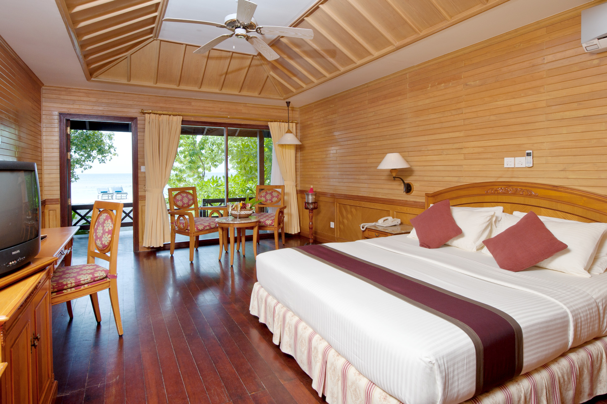 Royal Island Resort & Spa 10