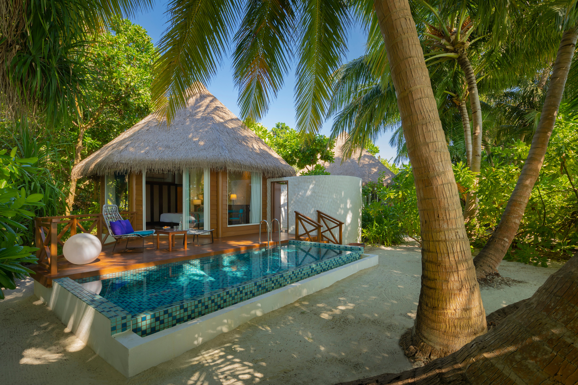 Mercure Maldives Kooddoo Resort 14