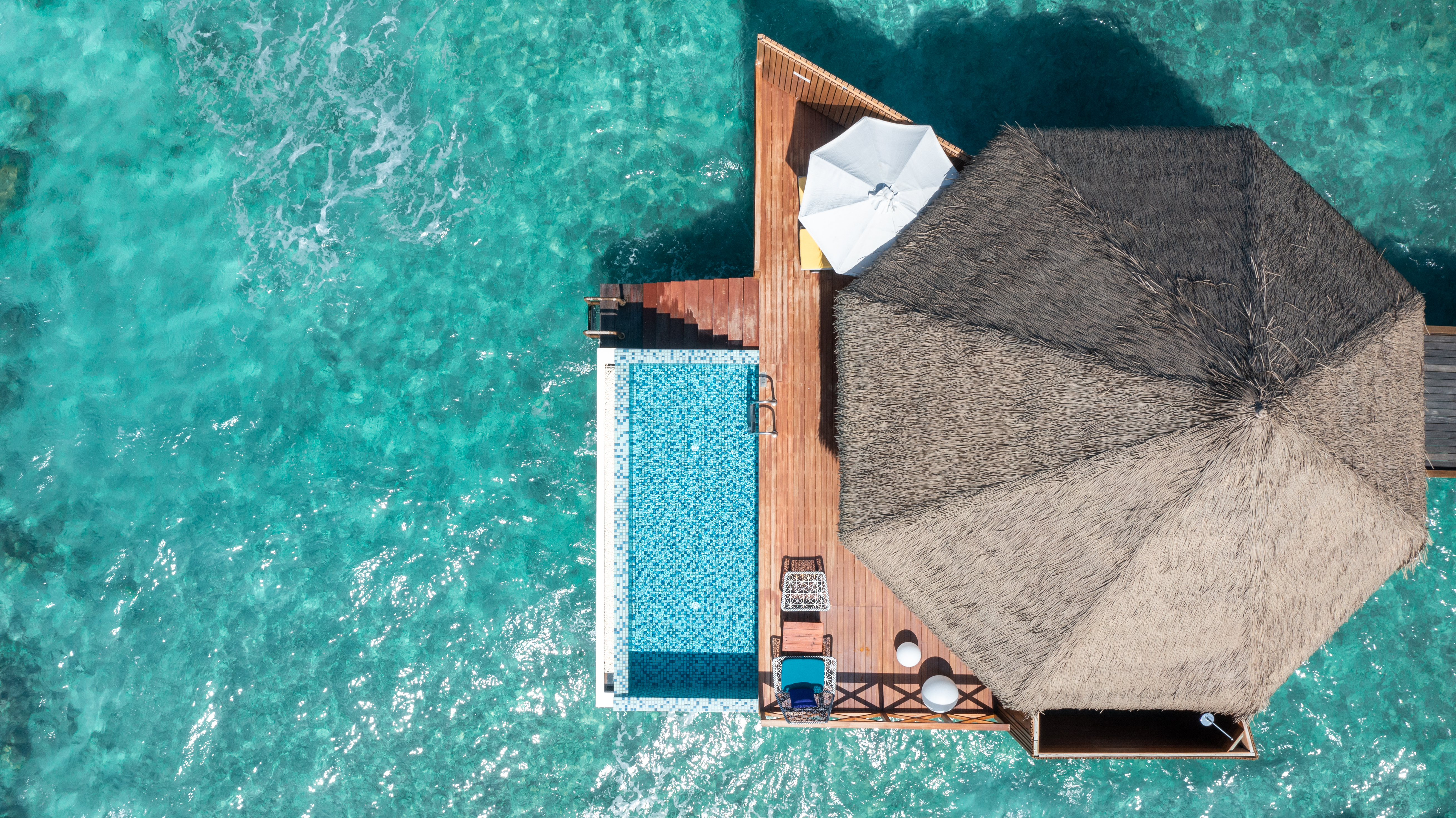 Mercure Maldives Kooddoo Resort 12