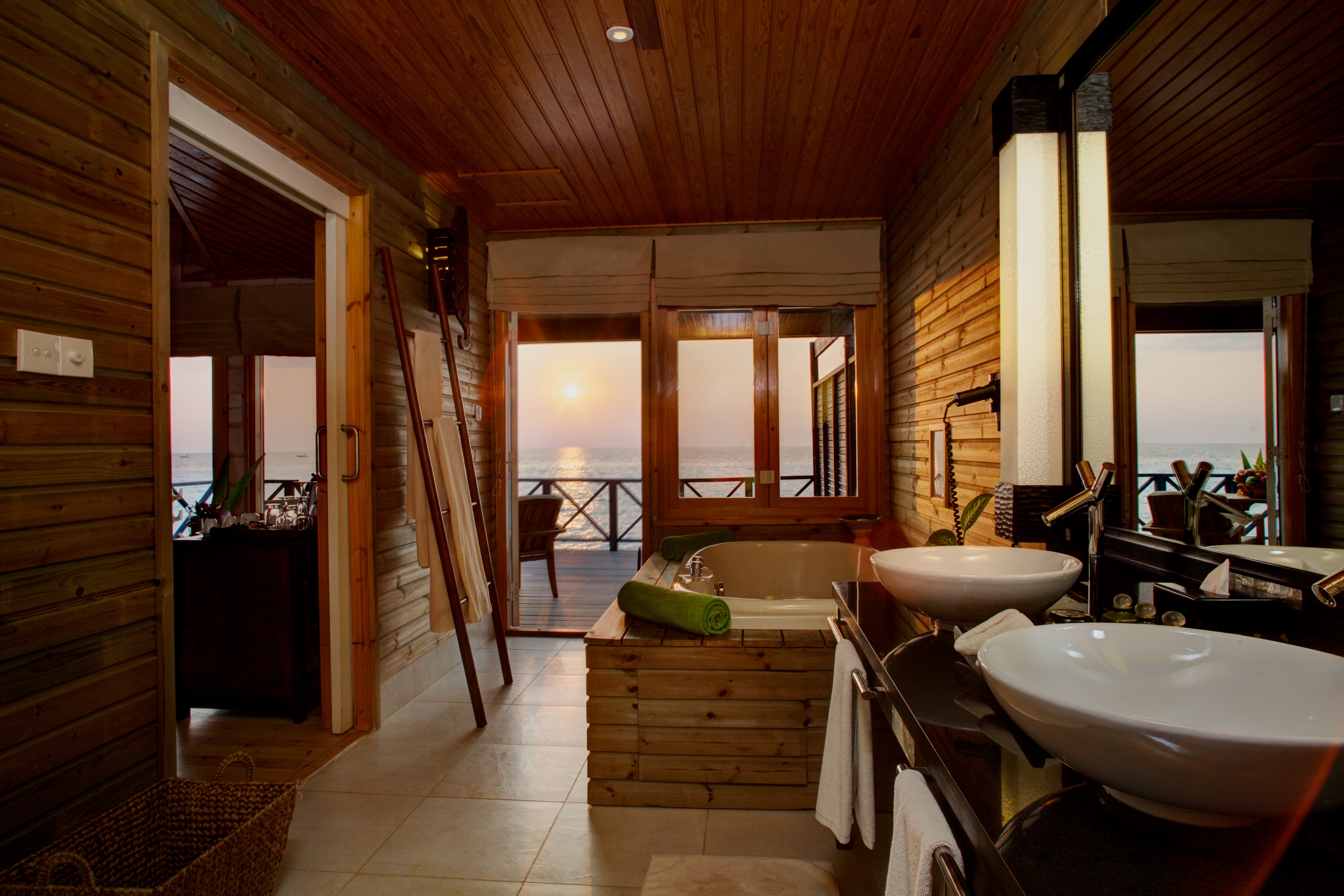 Komandoo Island Resort & Spa 15