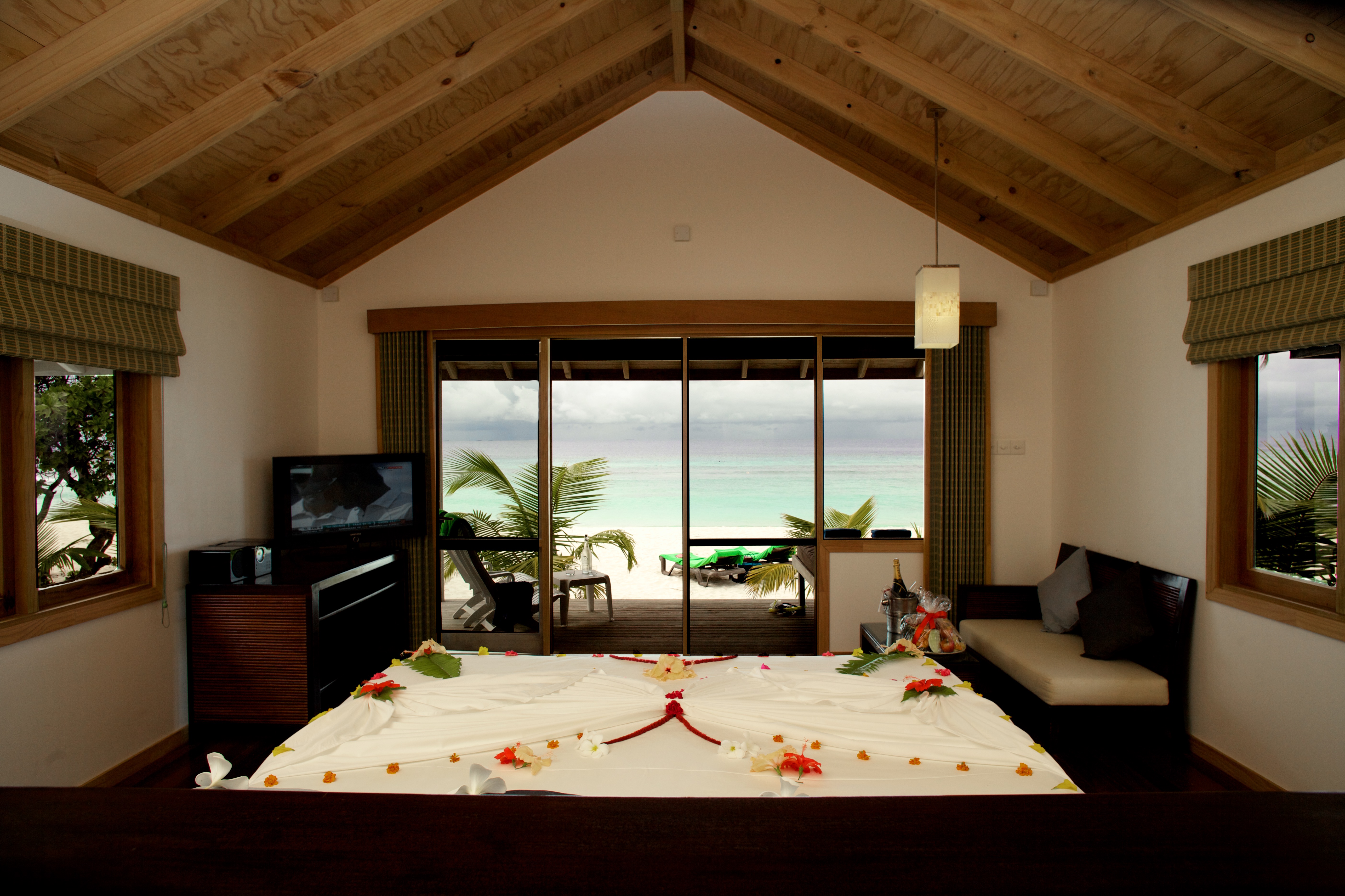 Kuredu Island Resort & Spa 16