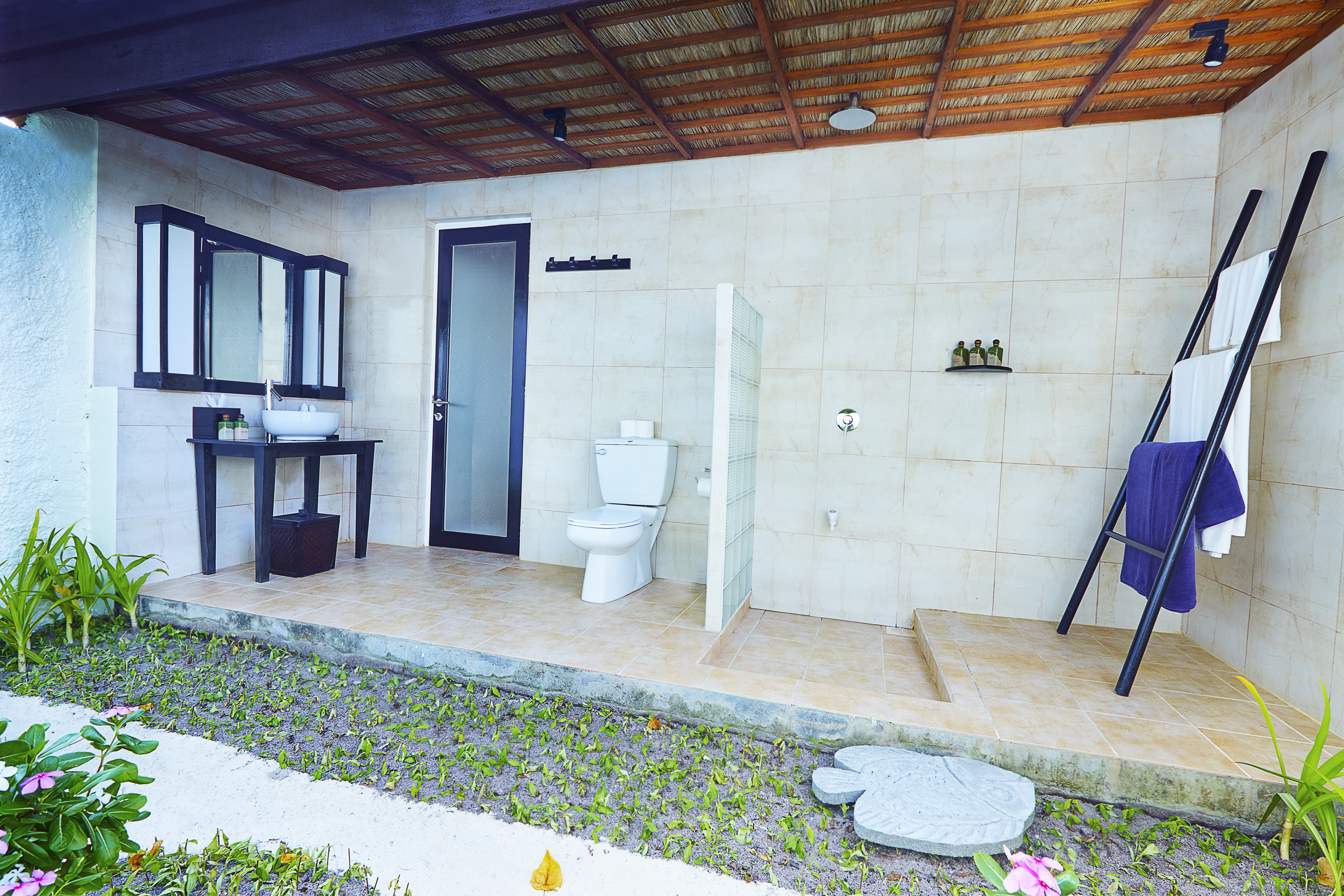 Kuredu Island Resort & Spa 32
