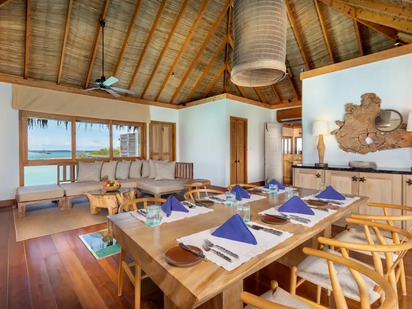 صورة: Gili Lankanfushi: A spacious island-style living and dining area with a set table and ocean views.
