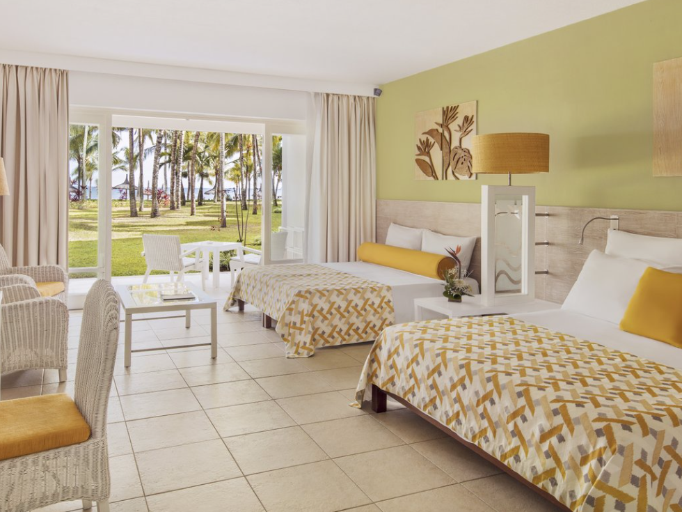 Victoria Beachcomber Resort & Spa 4