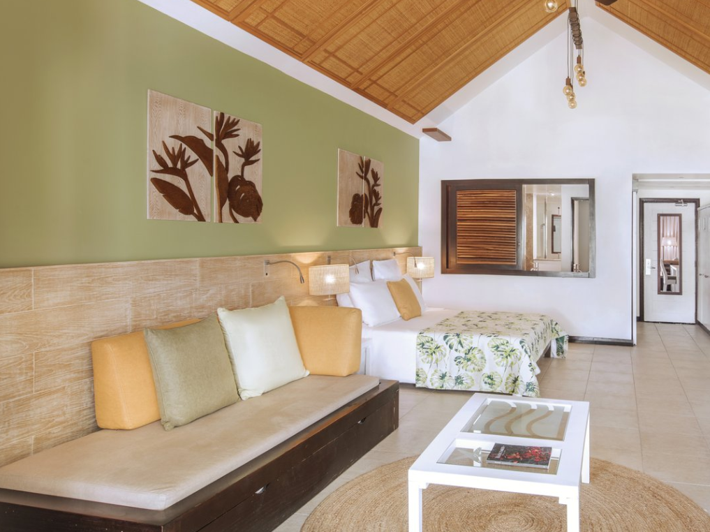 Victoria Beachcomber Resort & Spa 1