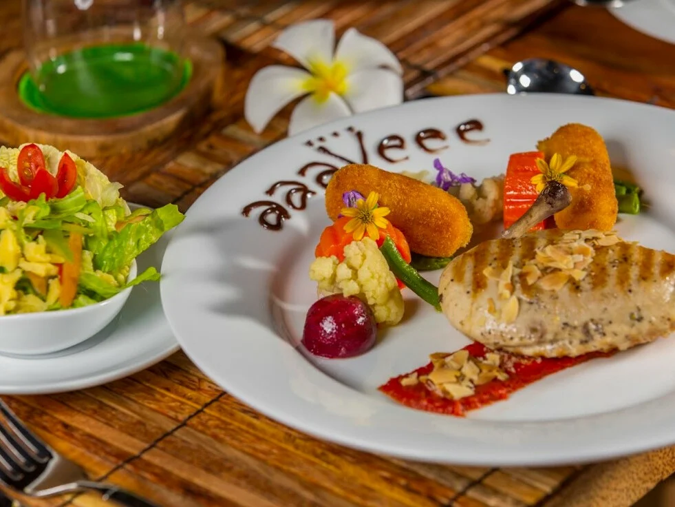 aaaVeee Nature's Paradise 12