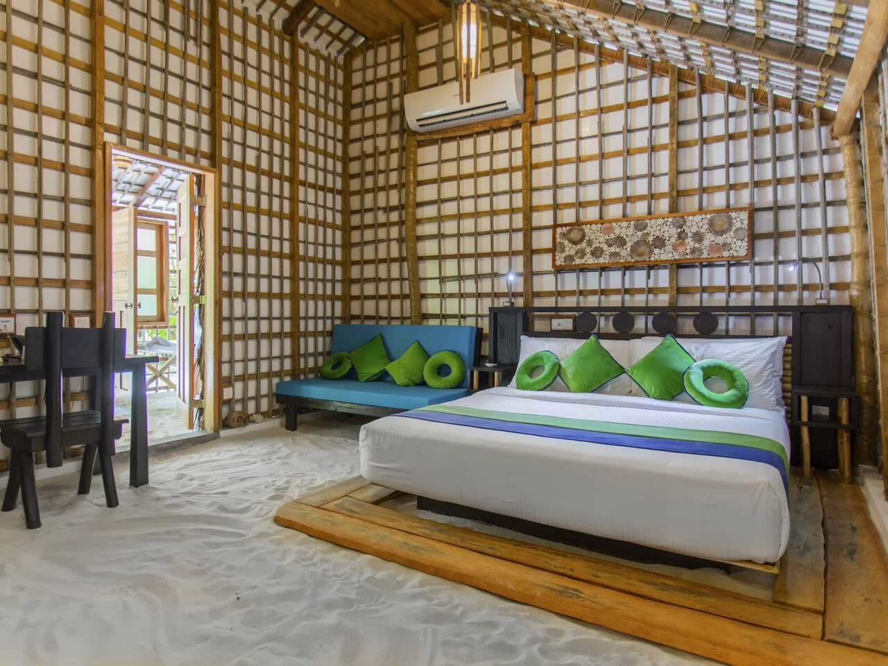 aaaVeee Nature's Paradise 1