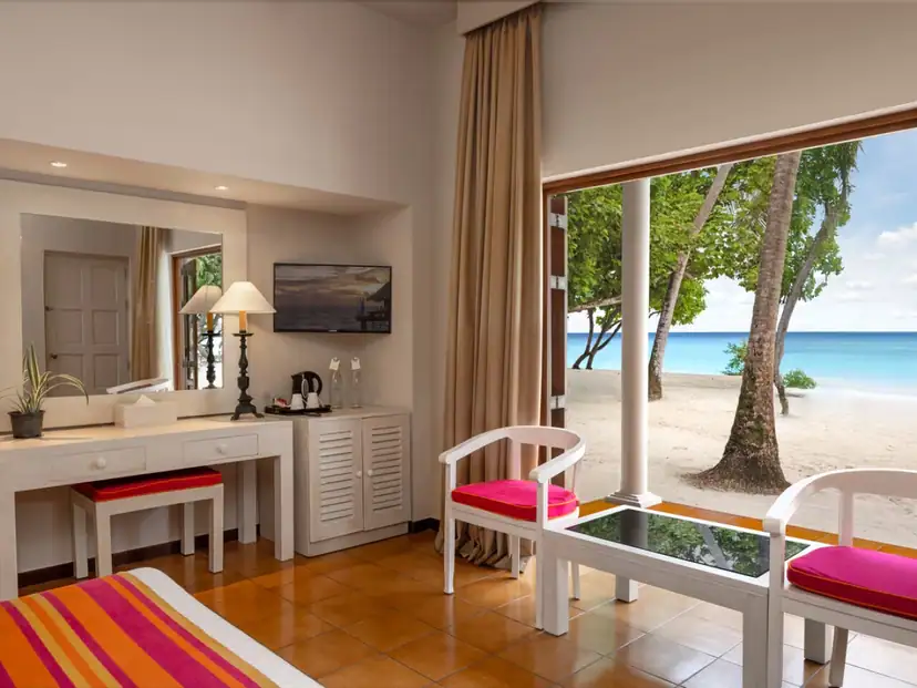 صورة: Adaaran Club Rannalhi: Classic Beach View Room
