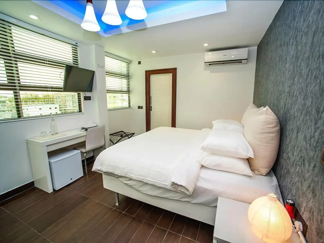 Airport Beach Hotel 4