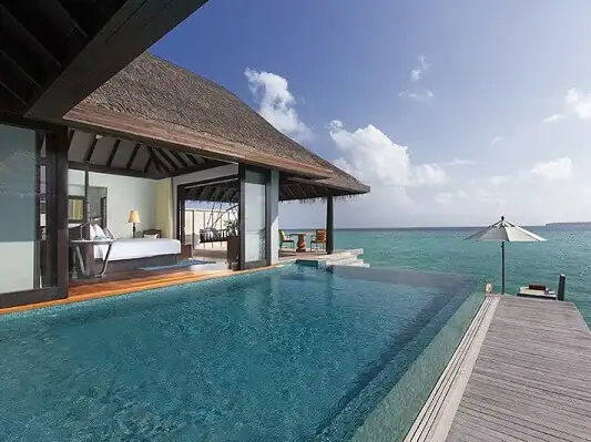 صورة: Anantara Dhigu Maldives Resort: Sunset Over Water Pool Villa