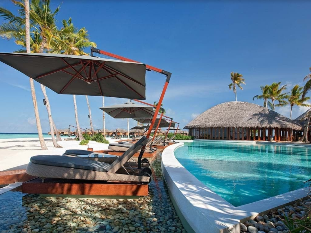 Constance Halaveli 9