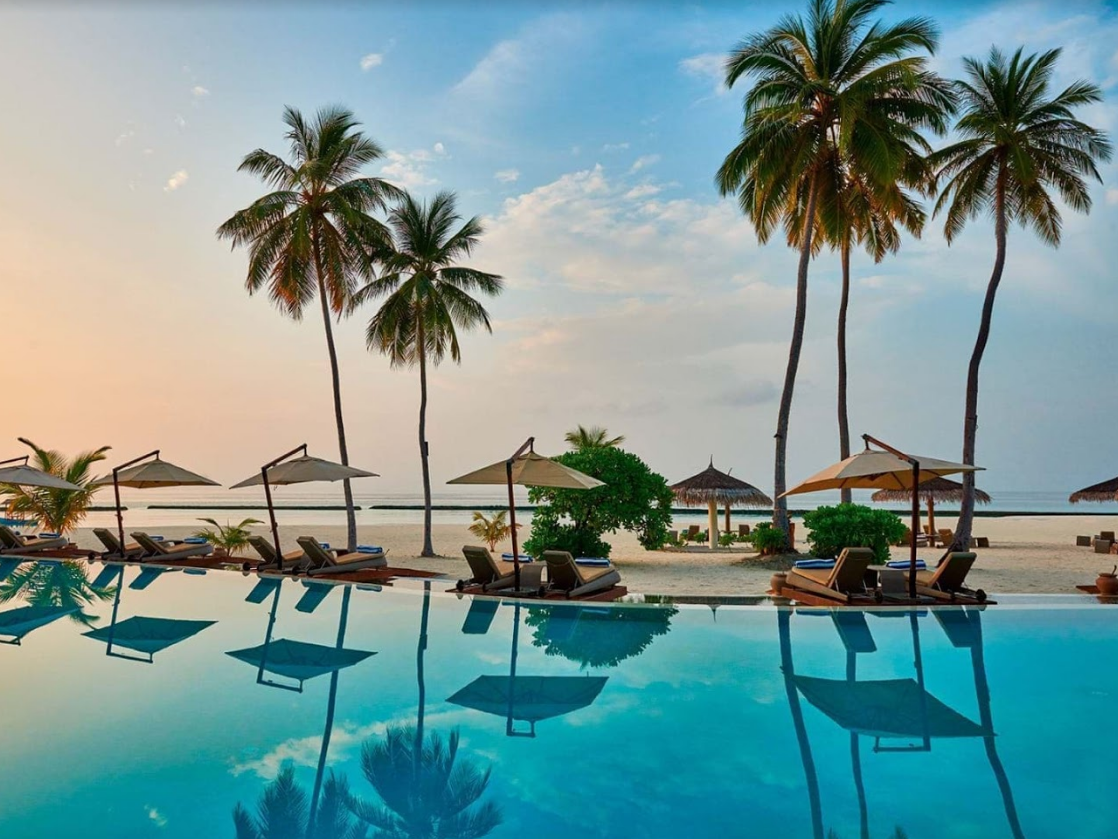 Constance Halaveli 17