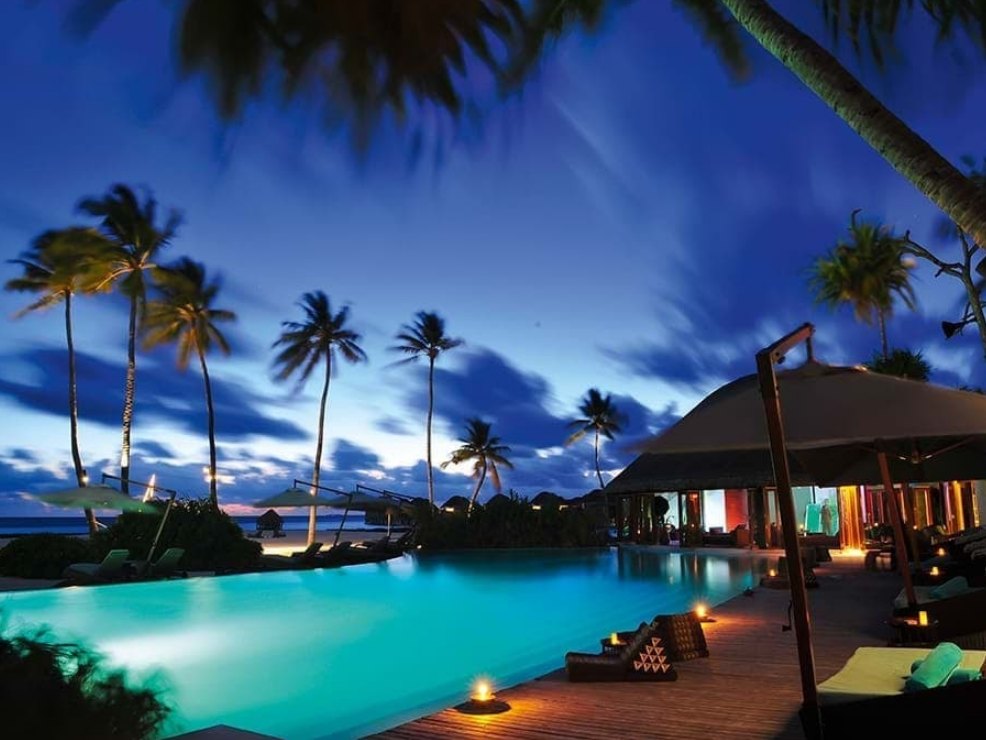 Constance Halaveli 12