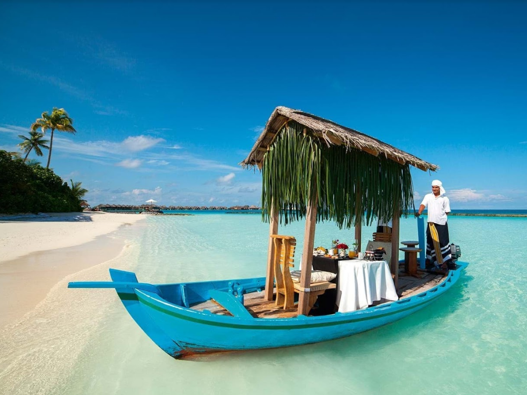 Constance Halaveli 14