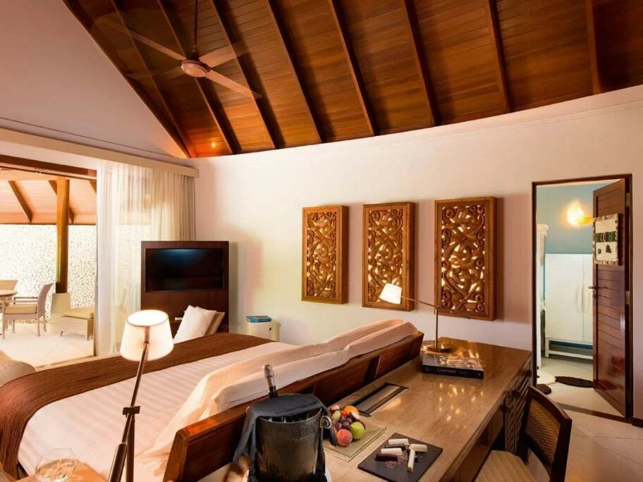 Constance Halaveli 3