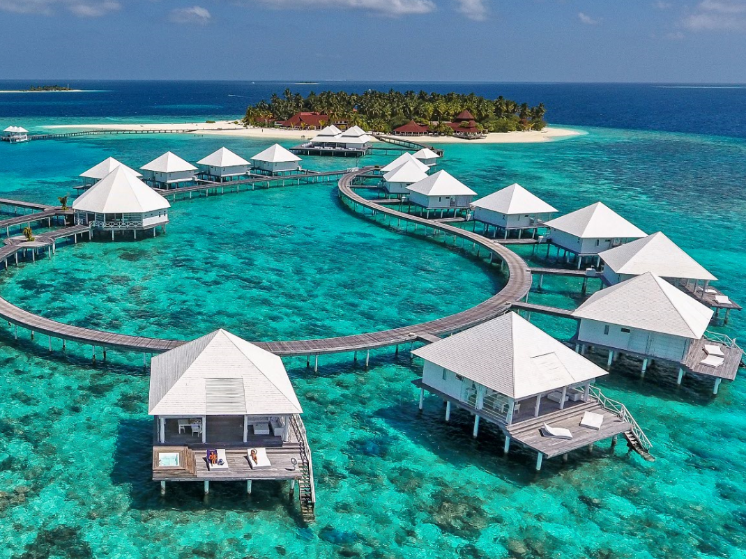 Diamonds Thudufushi 18