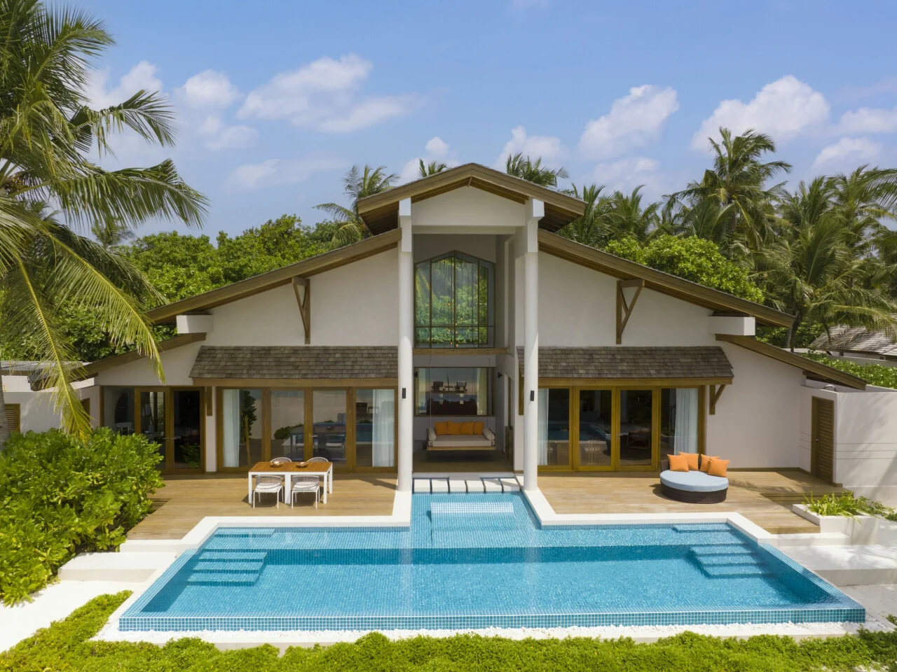Emerald Faarufushi Resort & Spa 13