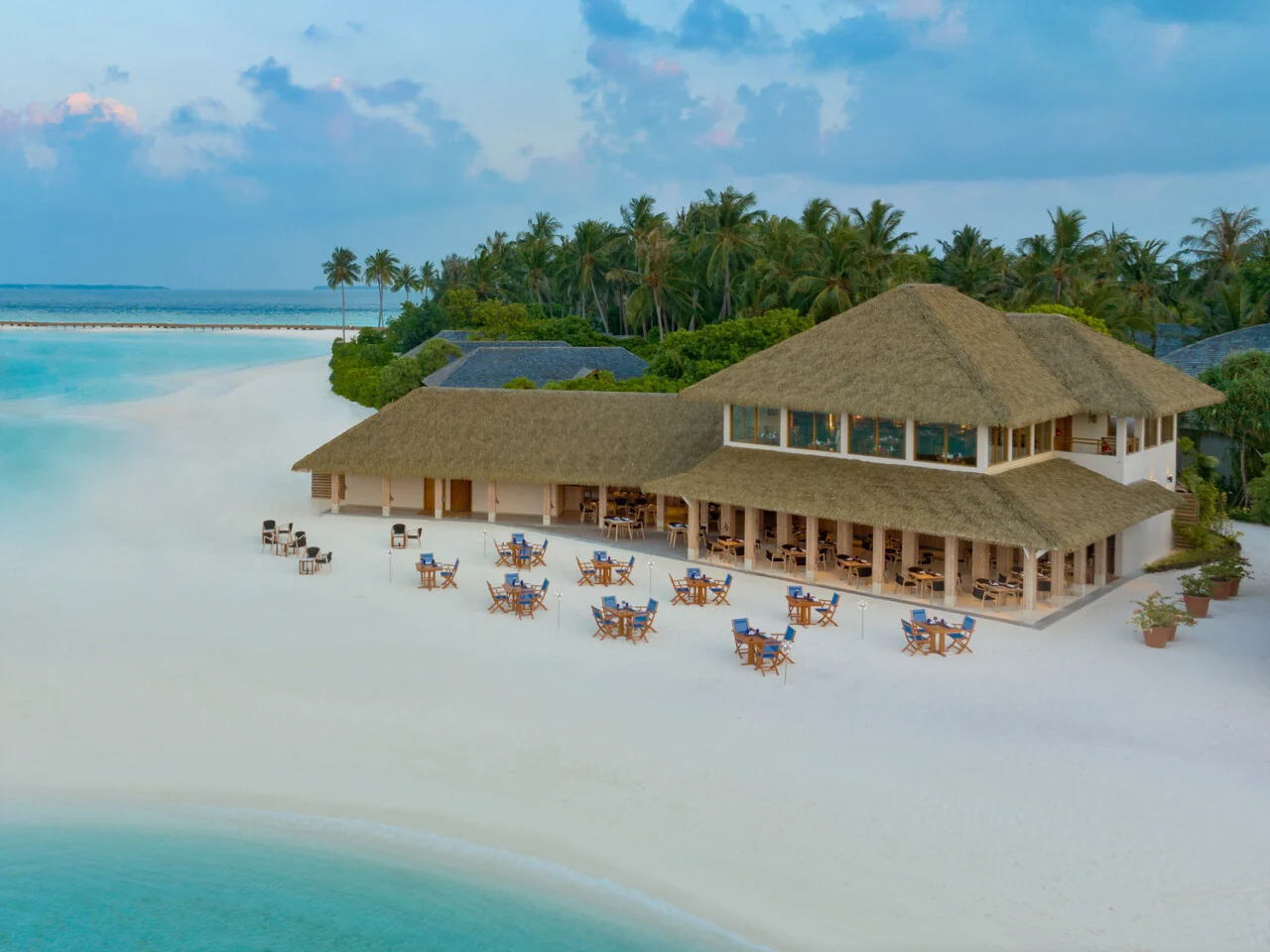 Emerald Faarufushi Resort & Spa 8