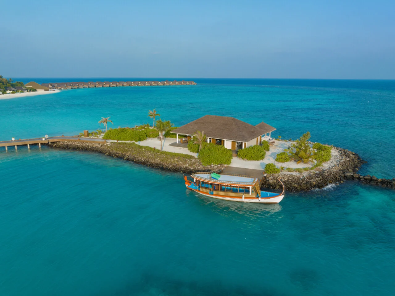 Emerald Faarufushi Resort & Spa 1