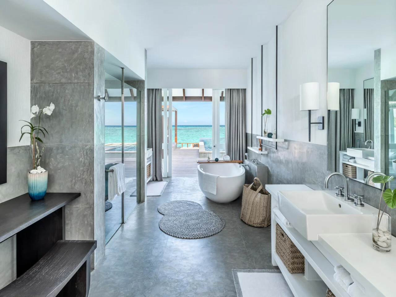 Four Seasons Resort Maldives at Landaa Giraavaru 1