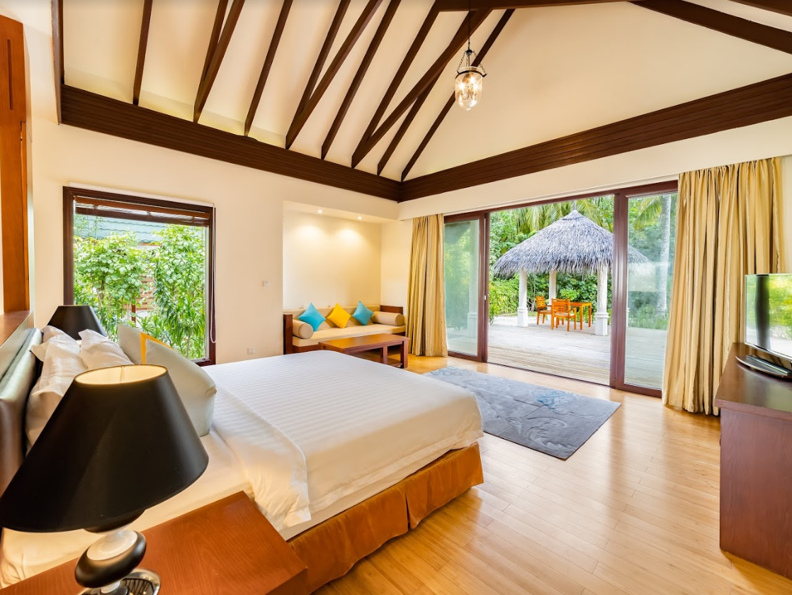Furaveri Maldives 17