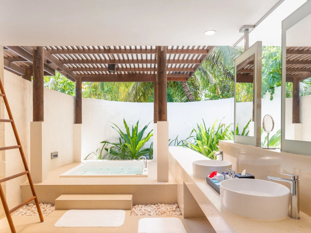 Hideaway Beach Resort & Spa 3