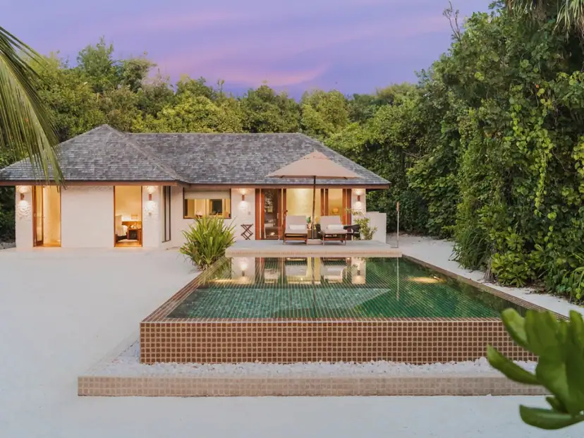 صورة: Hideaway Beach Resort & Spa: Deluxe Sunset Beach Villa with Pool