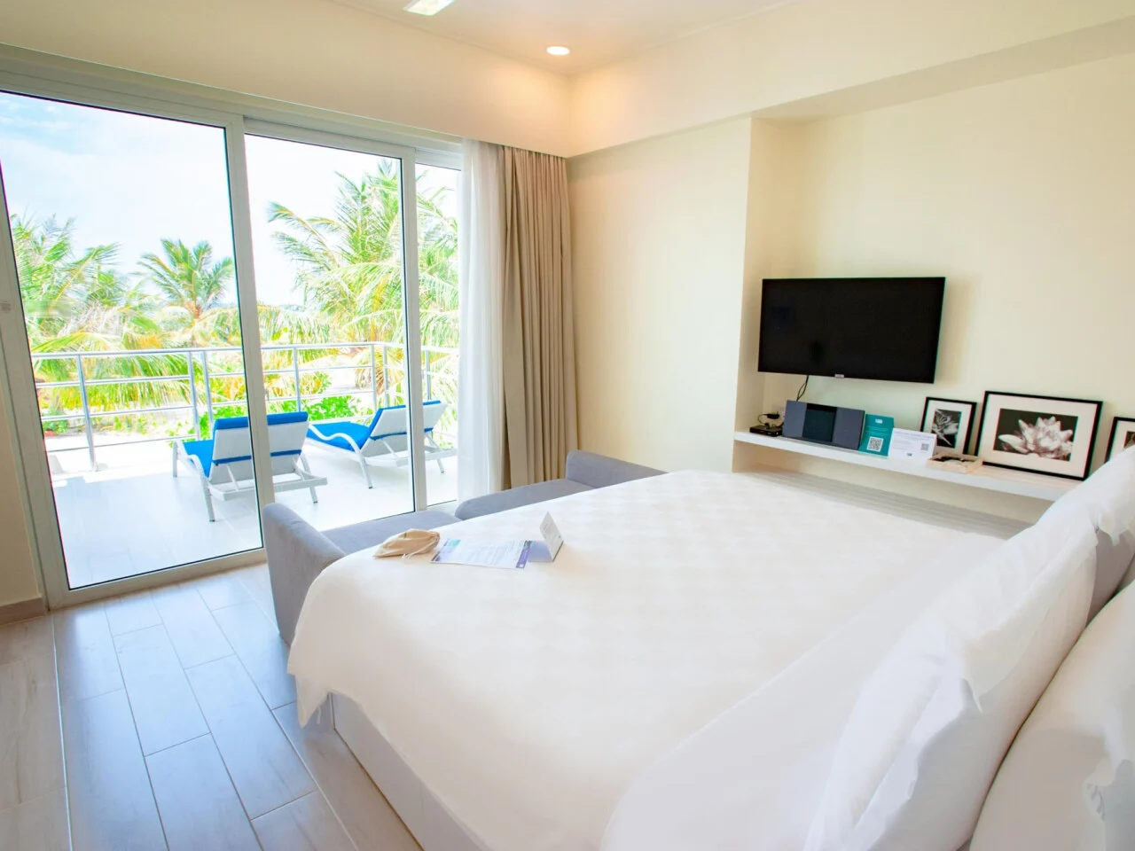 Holiday Inn Resort Kandooma Maldives 1