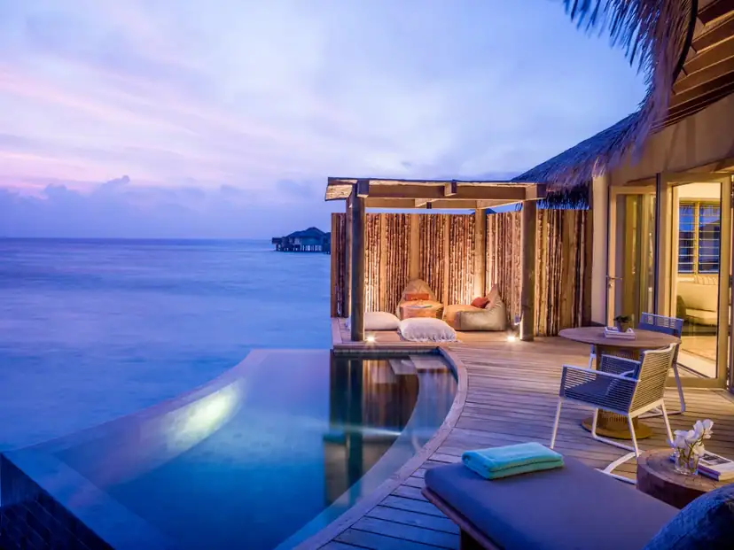صورة: InterContinental Maldives Maamunagau Resort: Sunset Overwater Pool Villa