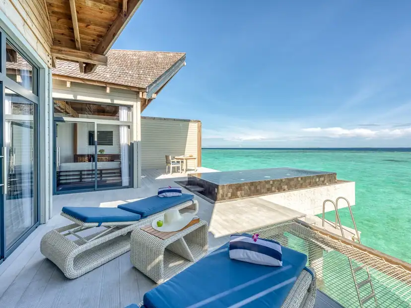 صورة: Kuredhivaru Resort and Spa: Overwater Pool Villa Ocean
