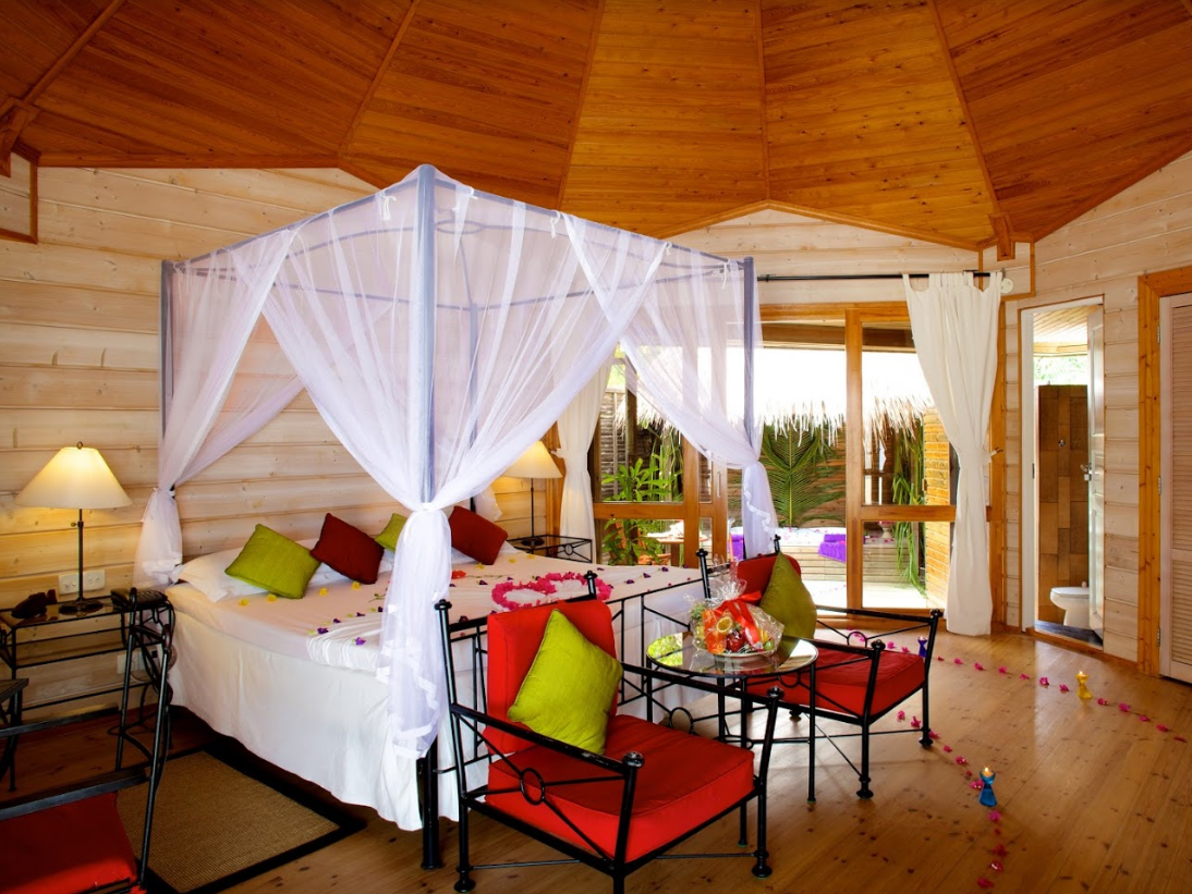 Kuredu Island Resort & Spa 5