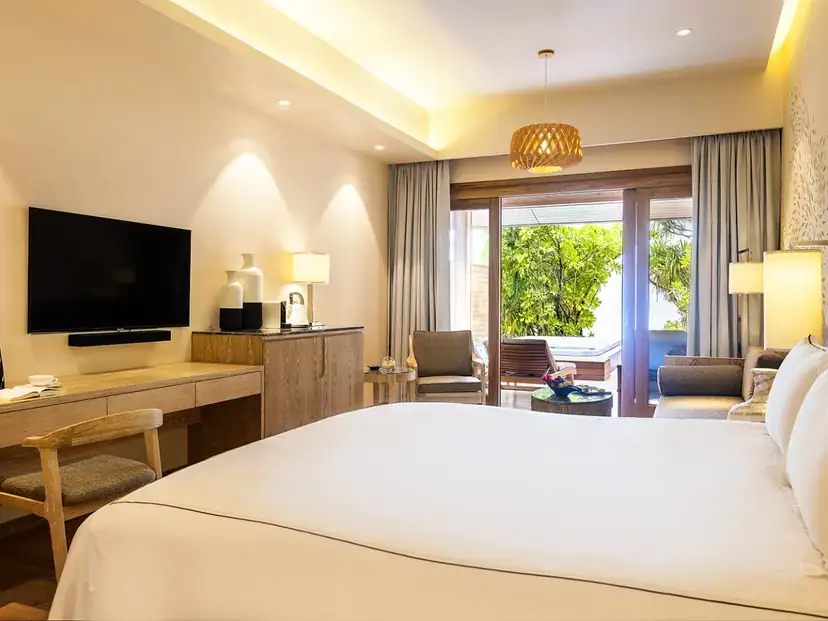 صورة: Lily Beach Resort & Spa: Beach Suite with Jacuzzi