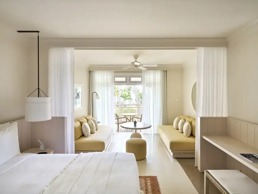صورة: LUX* Belle Mare Villas & Suites: Pool-View Junior Suite