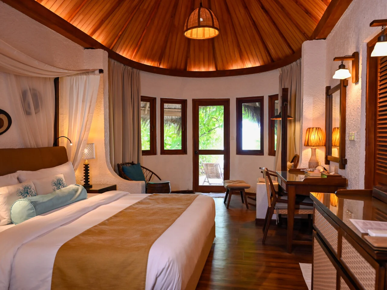 Makunudu Island 4