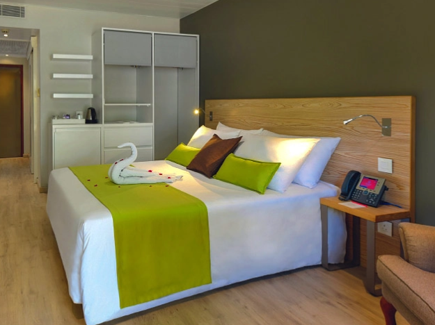 Mauricia Beachcomber Resort & Spa 1