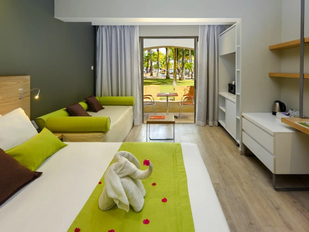 Mauricia Beachcomber Resort & Spa 1