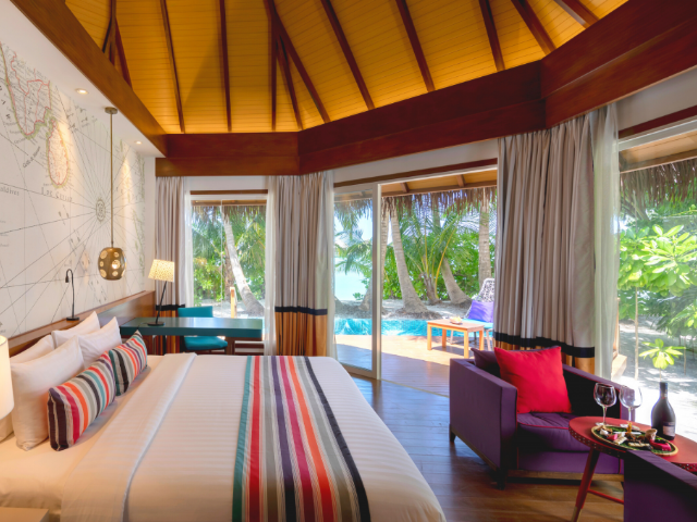 Mercure Maldives Kooddoo Resort 11
