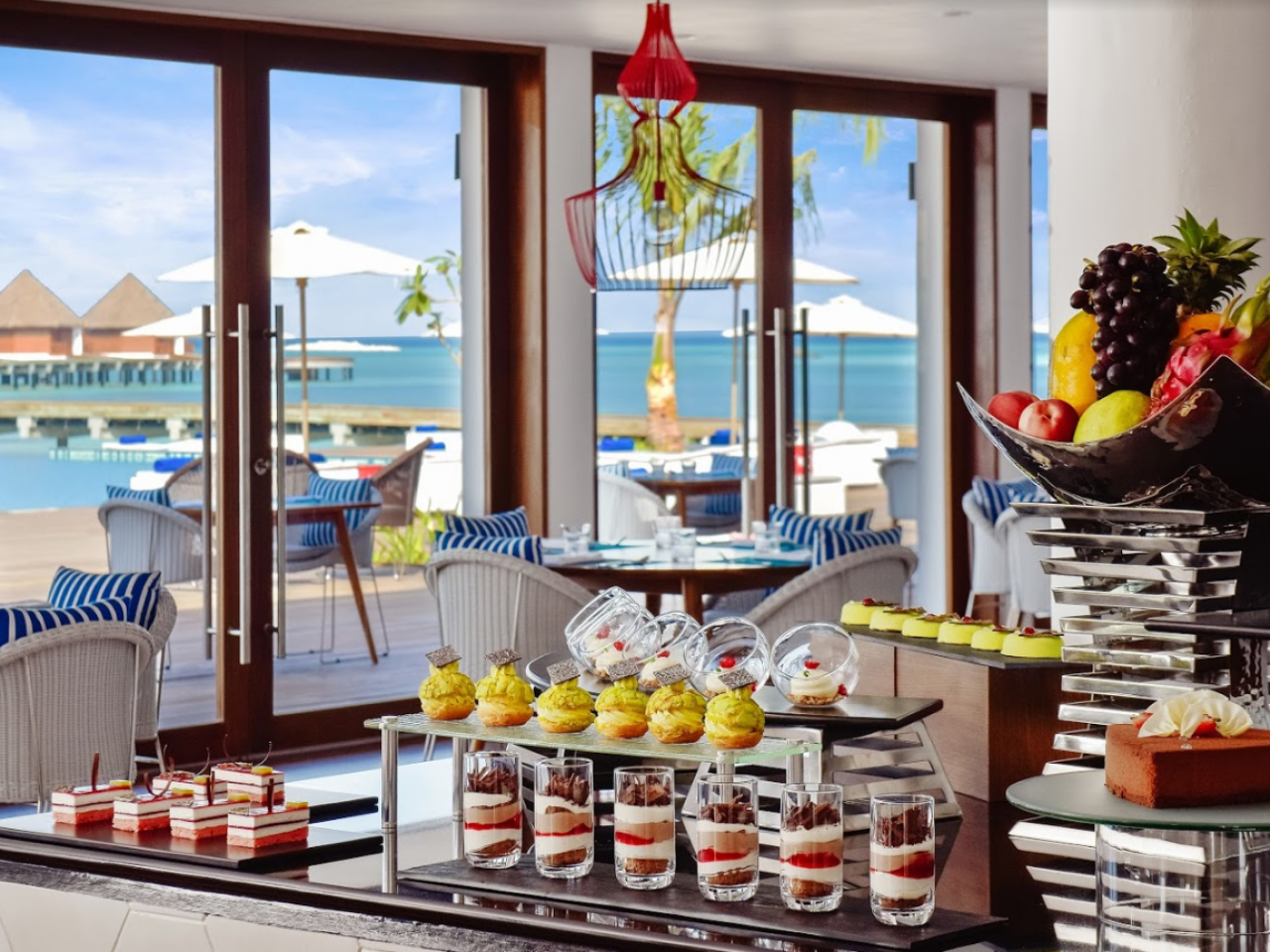 Mercure Maldives Kooddoo Resort 9