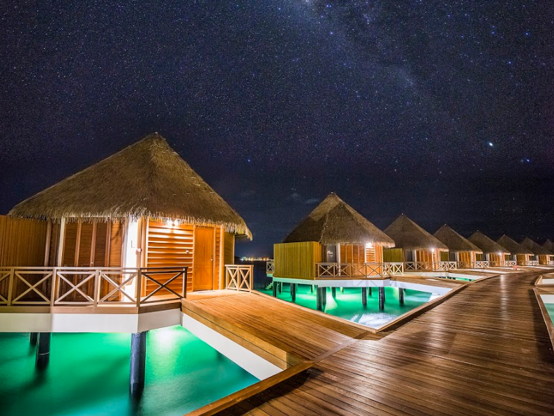 Mercure Maldives Kooddoo Resort 3