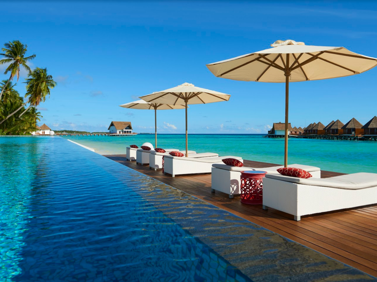 Mercure Maldives Kooddoo Resort 2