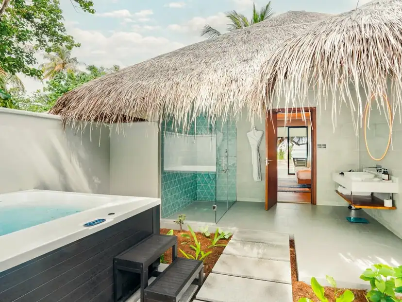 صورة: Nova Maldives: Sunset Family Beach Villa with Jacuzzi