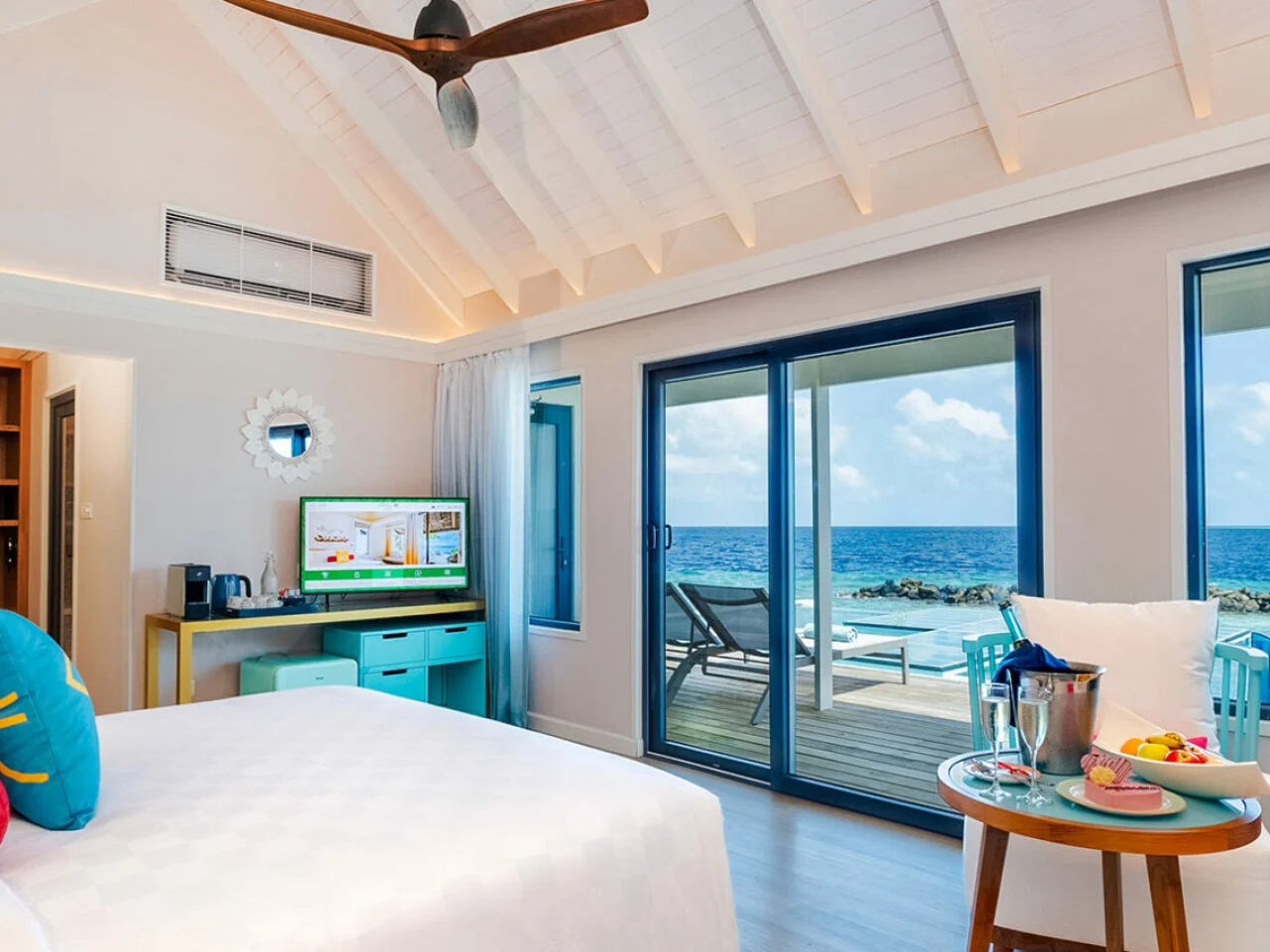 Honeymoon Sunset Water Villa with Pool