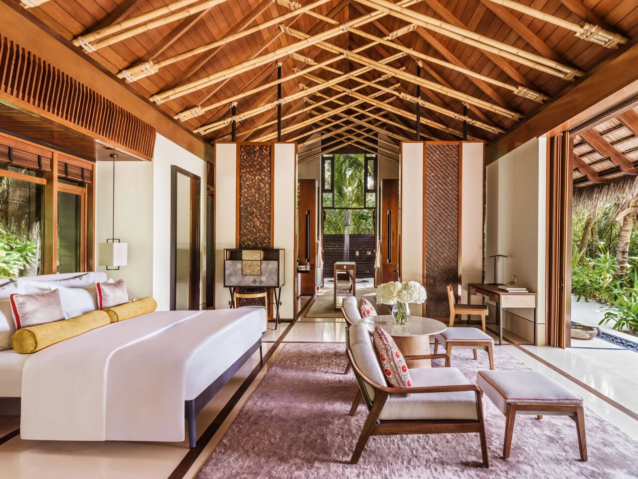 Beach Villa with Pool - Queen