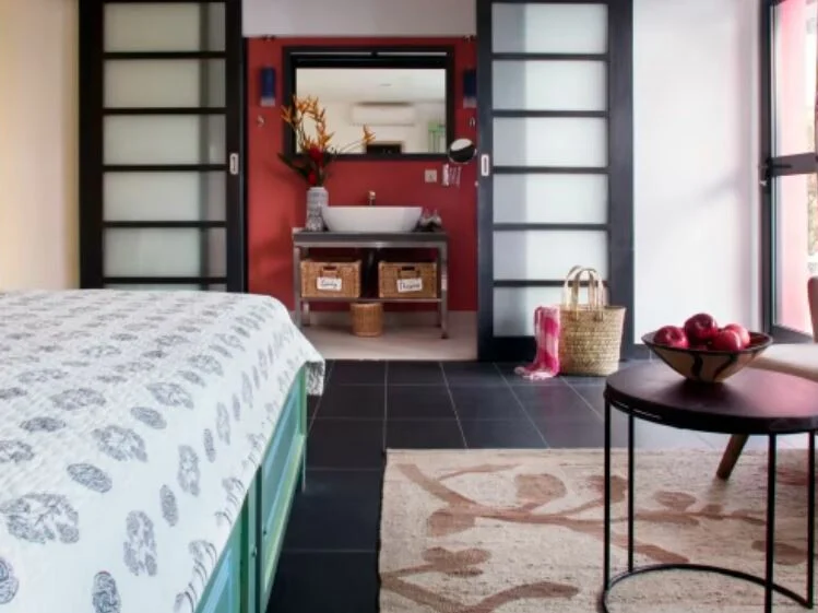 Owl and the Pussycat Hotel 1