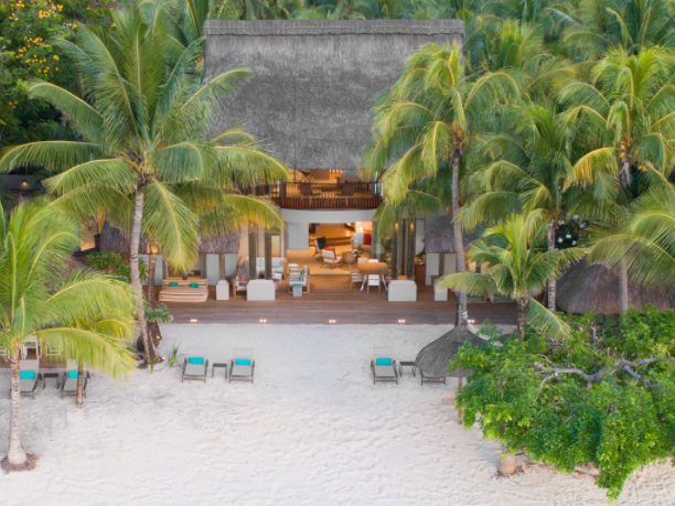 Paradis Beachcomber Golf Resort & Spa 1