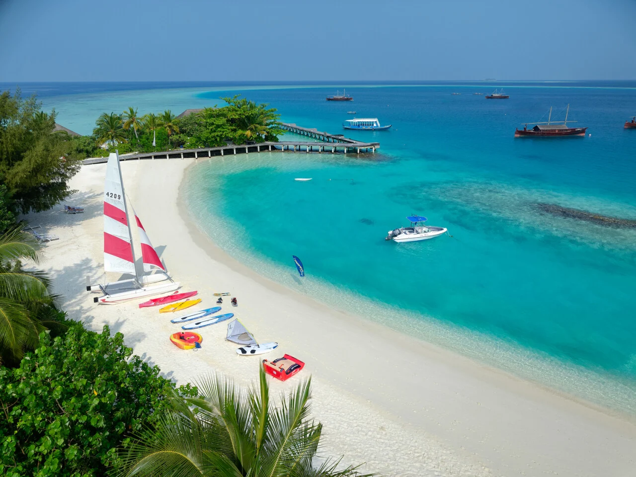 Safari Island Resort & Spa 9