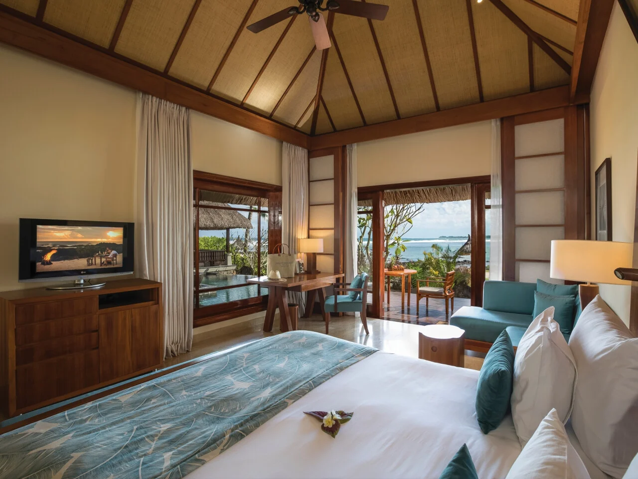 Beachfront Suite Pool  Villa (renovated) 1 bedroom