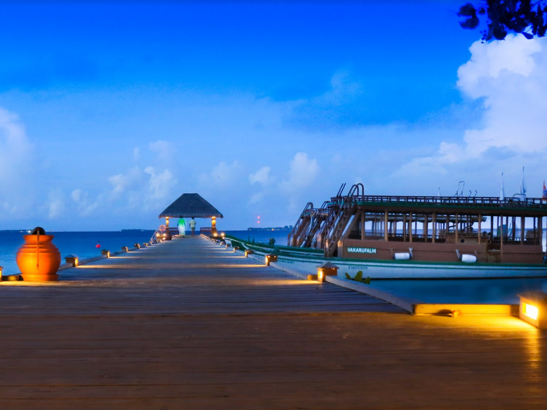 Vakarufalhi Maldives 13