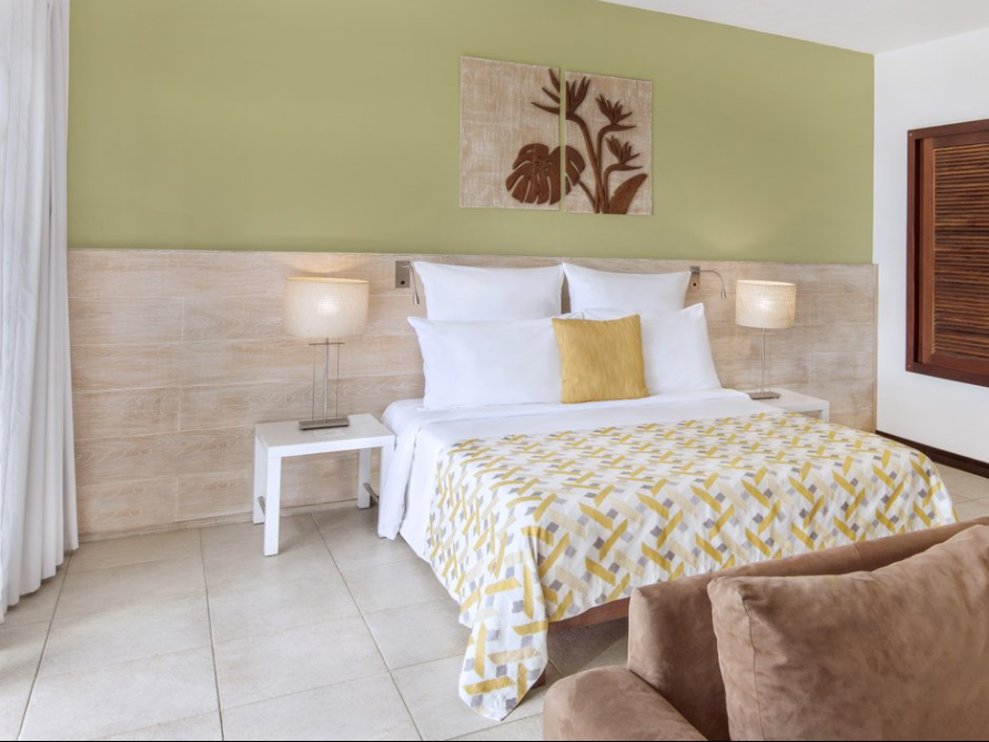 Victoria Beachcomber Resort & Spa 5